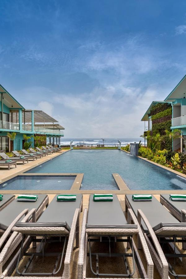 Tan-N-Sand Morjim Exterior foto